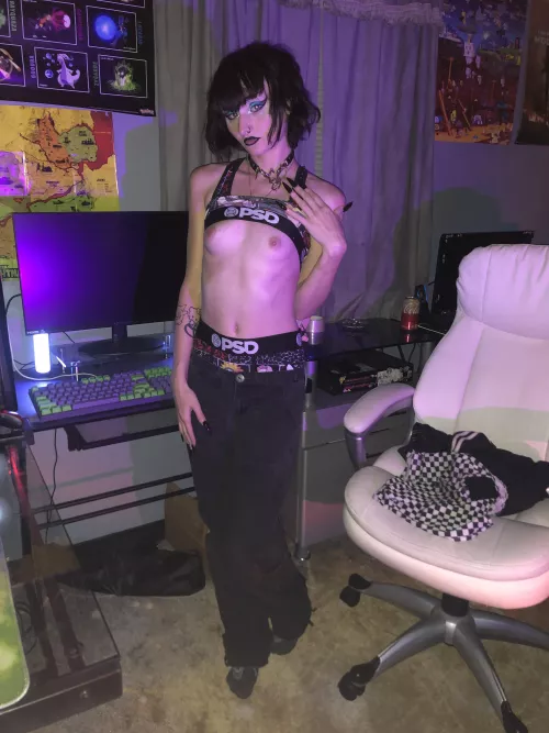 Can we fuck in between loading screens? ( we have s low connection so it’s like really slow )