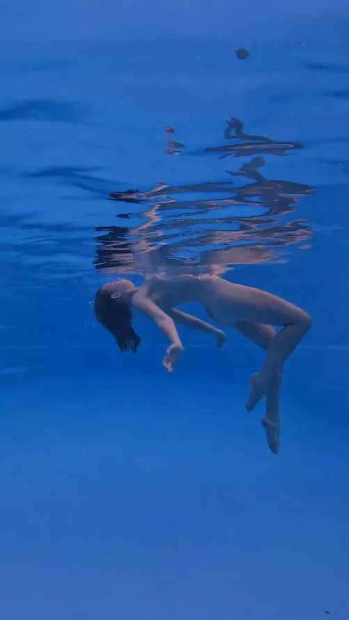 Dancing underwater