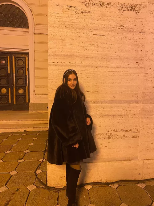 Do I give a classy vibe here?🤗