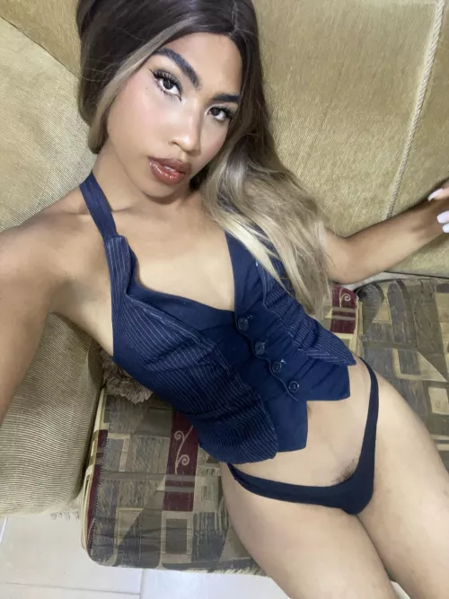 do u like the blonde tgirl?