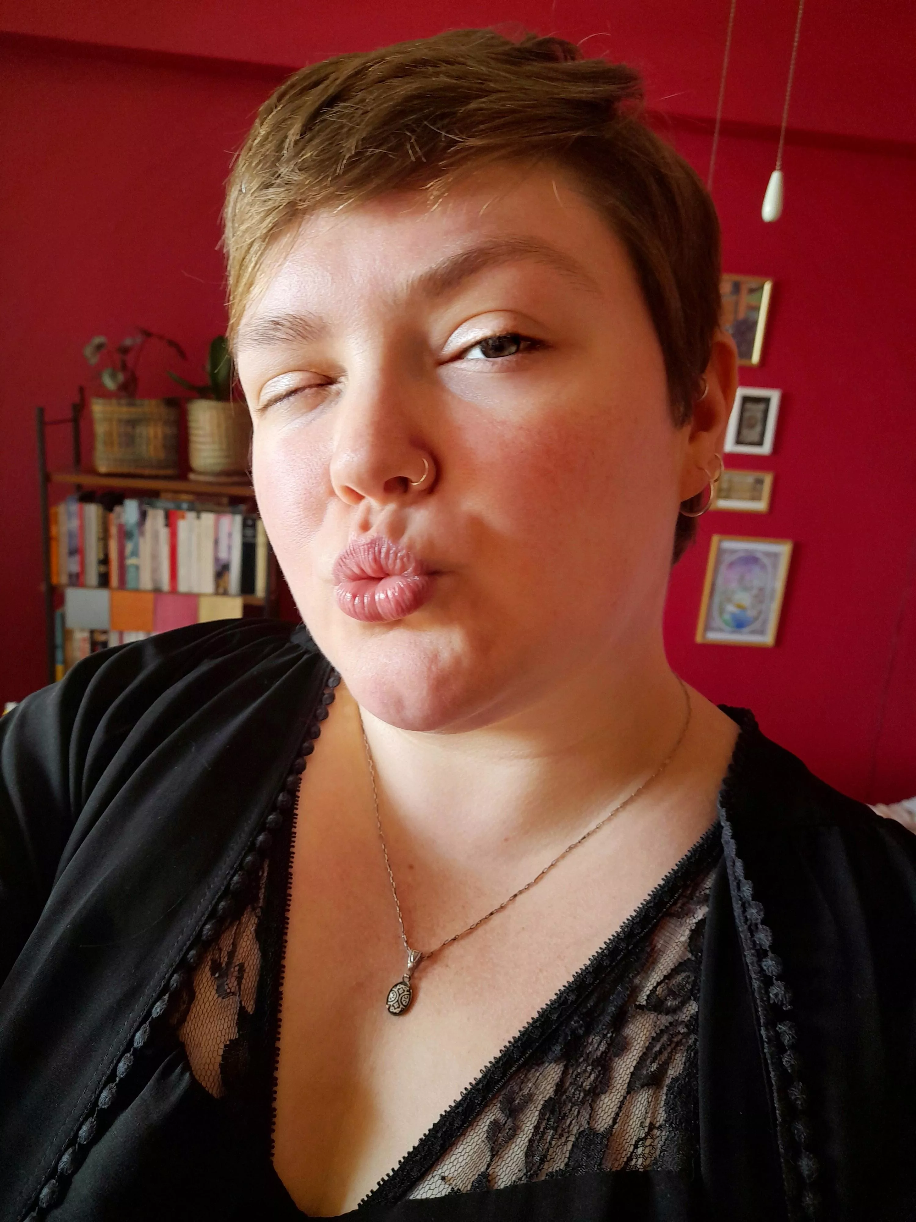 Do you like short-haired girls? x