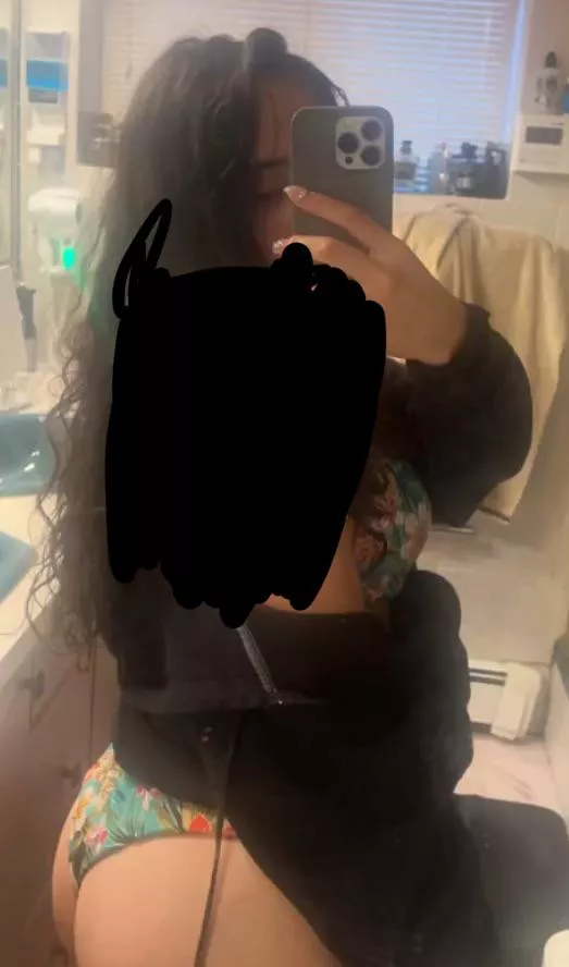 Fat ass arab teen at your service