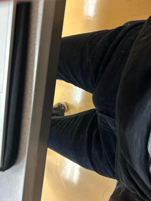 Feeling rly horny at school 😈