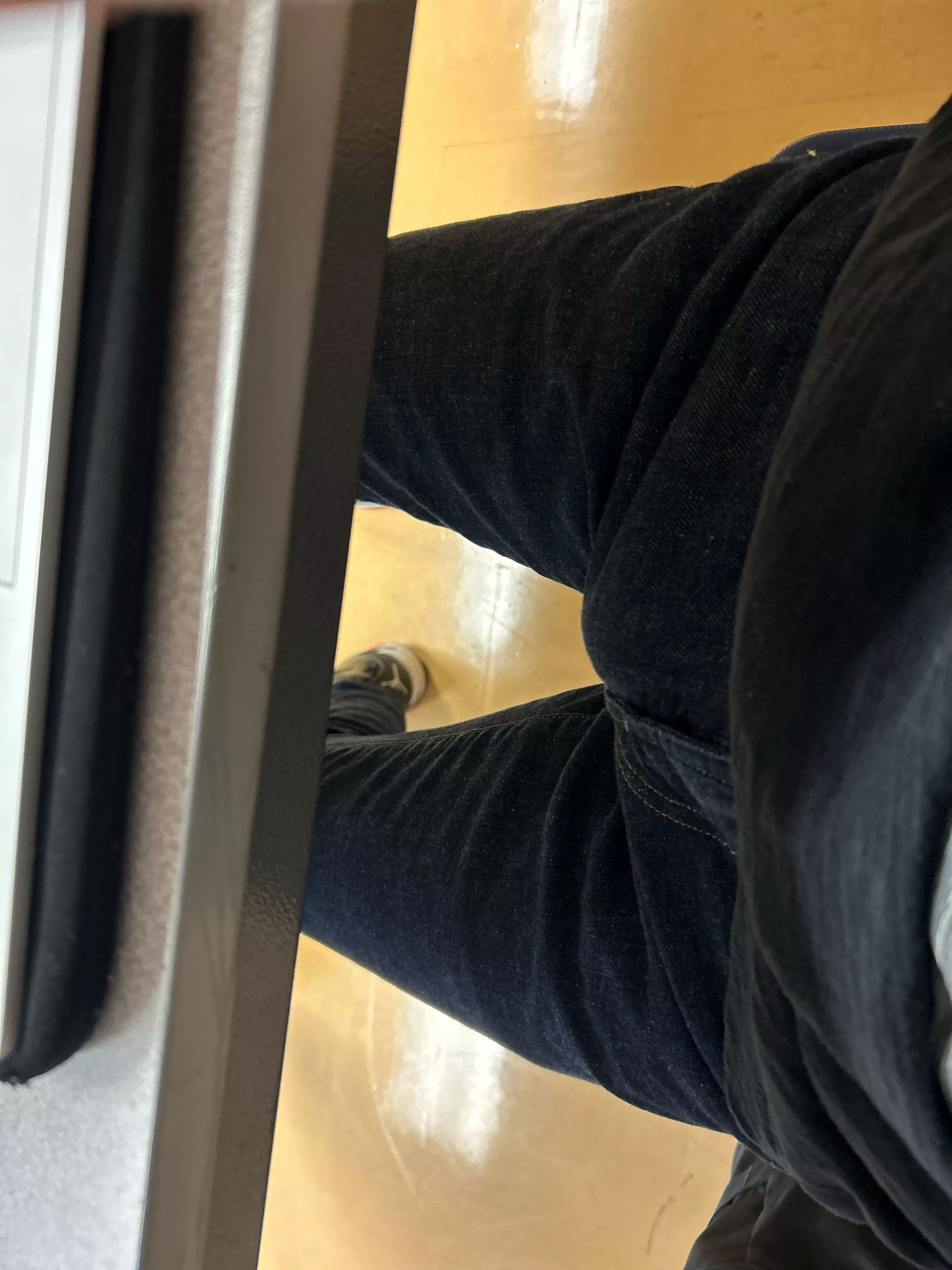 Feeling rly horny at school 😈