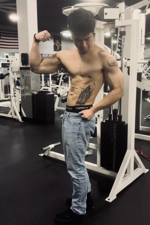 Flexing right in front of you. You just gonna stare or what?