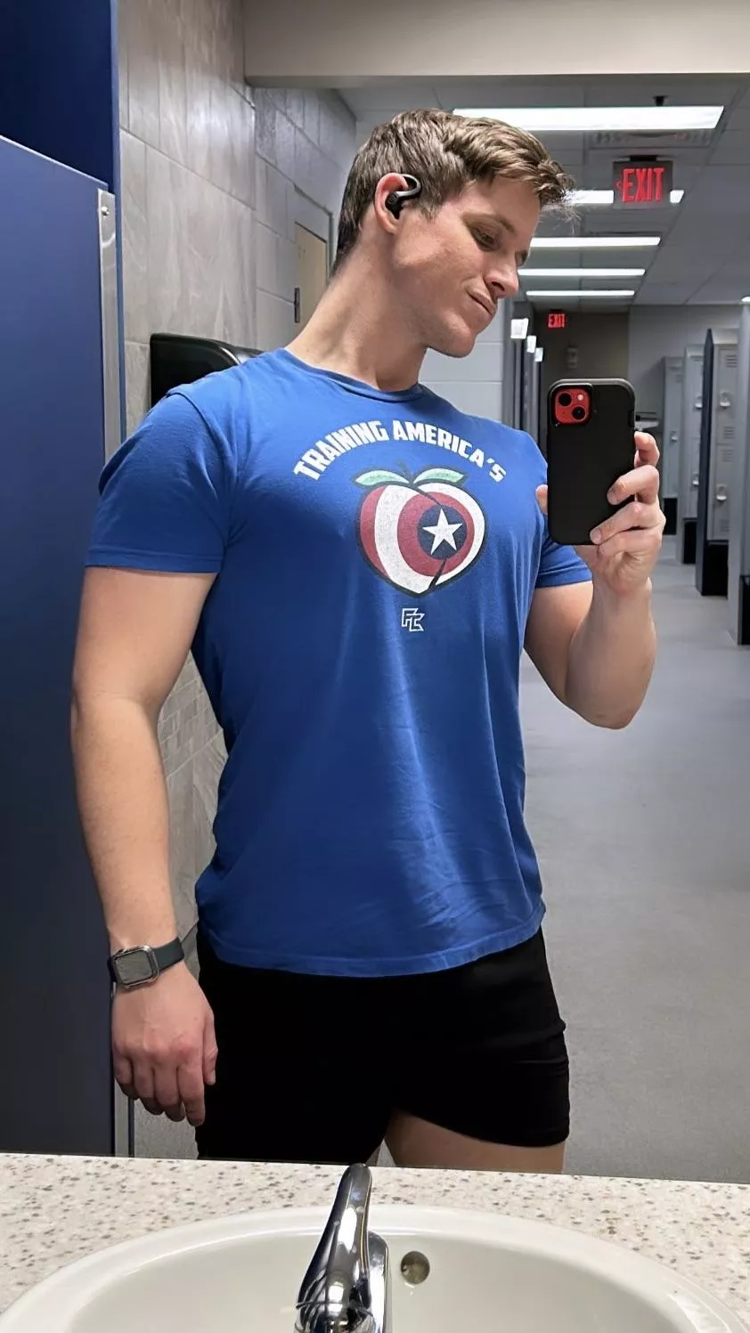 Hey there handsome bros ❤️