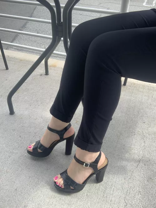 I am only 19 and i need to know…. Are my feet worth looking at?