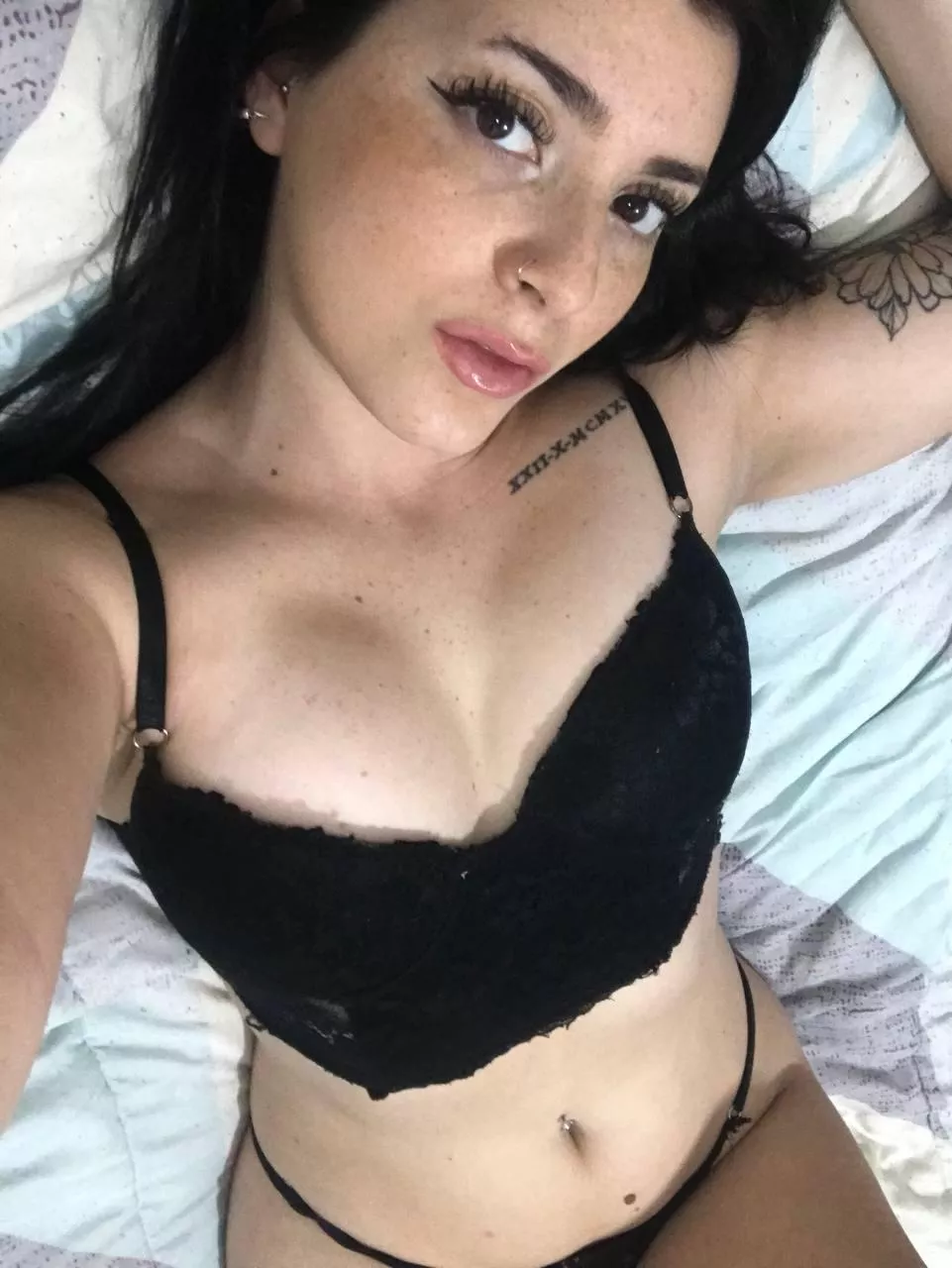 I just turned 18 and made a OnlyFans 🙈 Come join me for FREE!