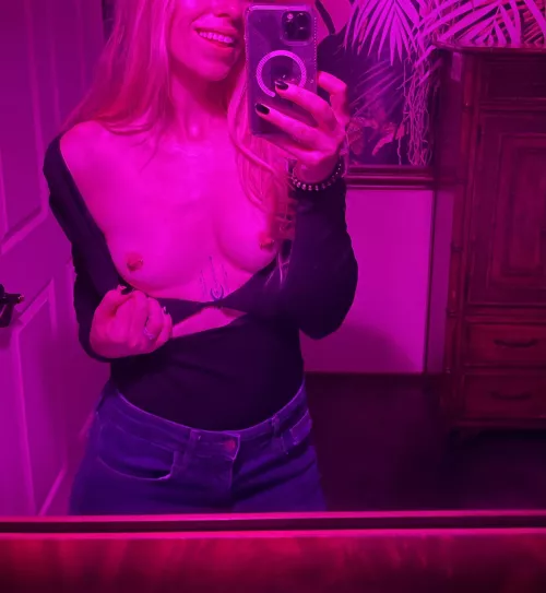 I love sending selfies to my husband and his friends when I’m out on the town!