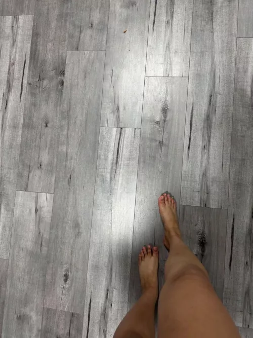 I wish someone’s cum was dripping down my legs 😏