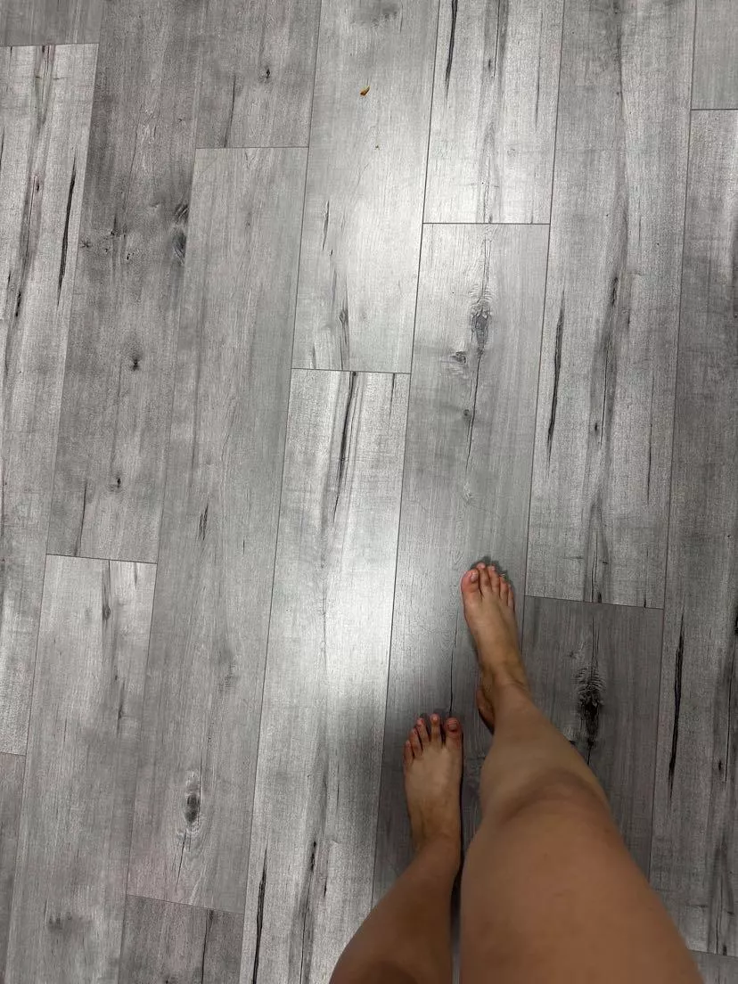 I wish someone’s cum was dripping down my legs 😏