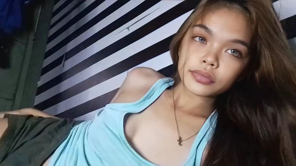 Im Cute tiny asian, you like this view?