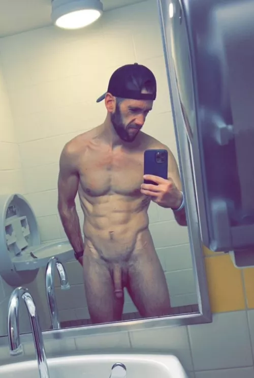 [M](37) catch me in the locker room