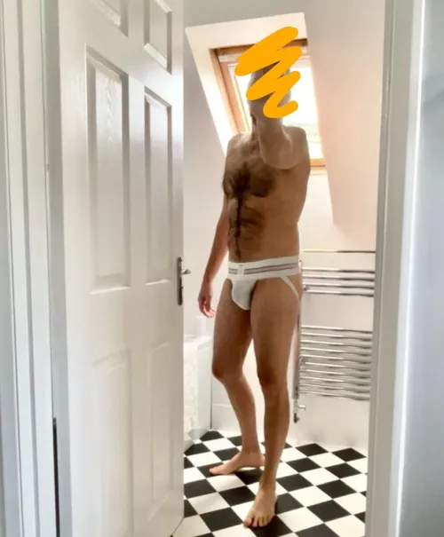 My buddy thinks taking creeper shots of me in the toilet is hilarious. Fucking weirdo. 🤣