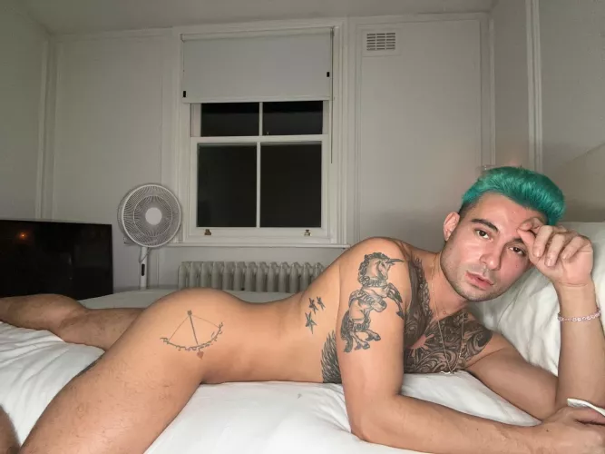 My kink is sending nudes to strangers