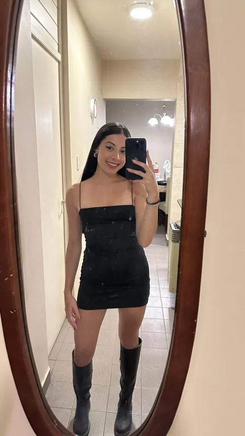 Should college girls wear dresses?