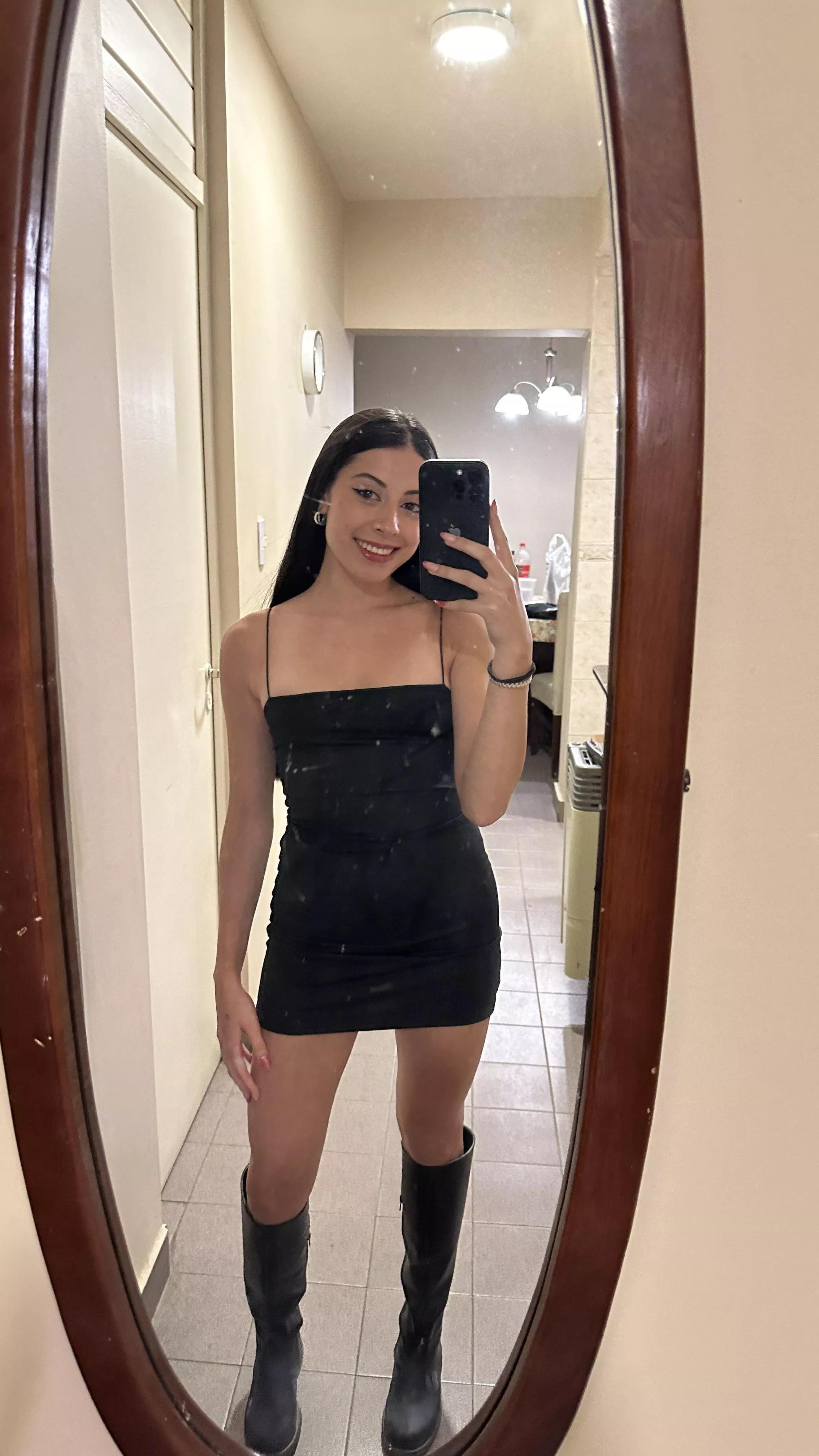 Should college girls wear dresses?