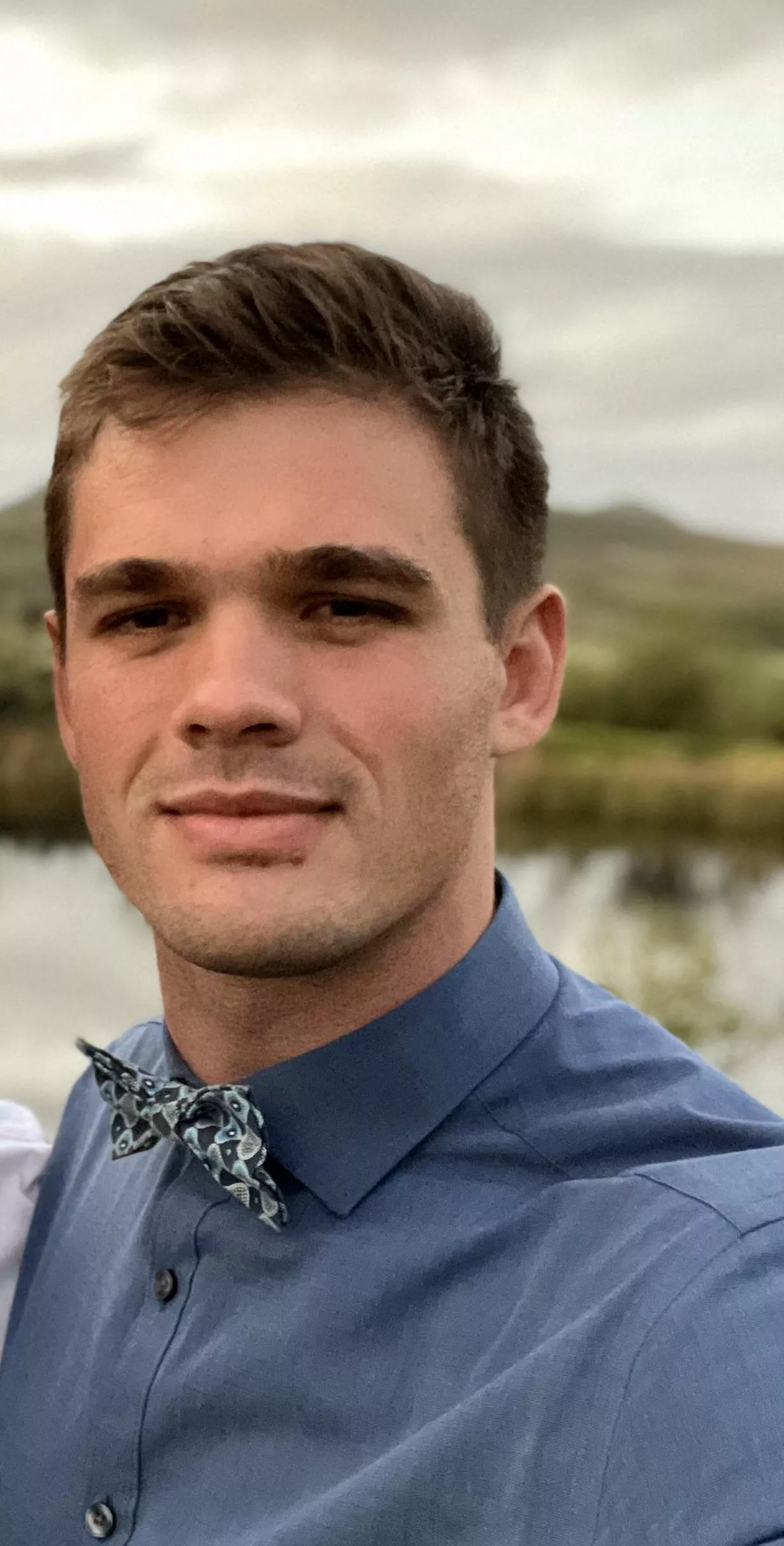 Who also enjoys a good outdoors wedding?