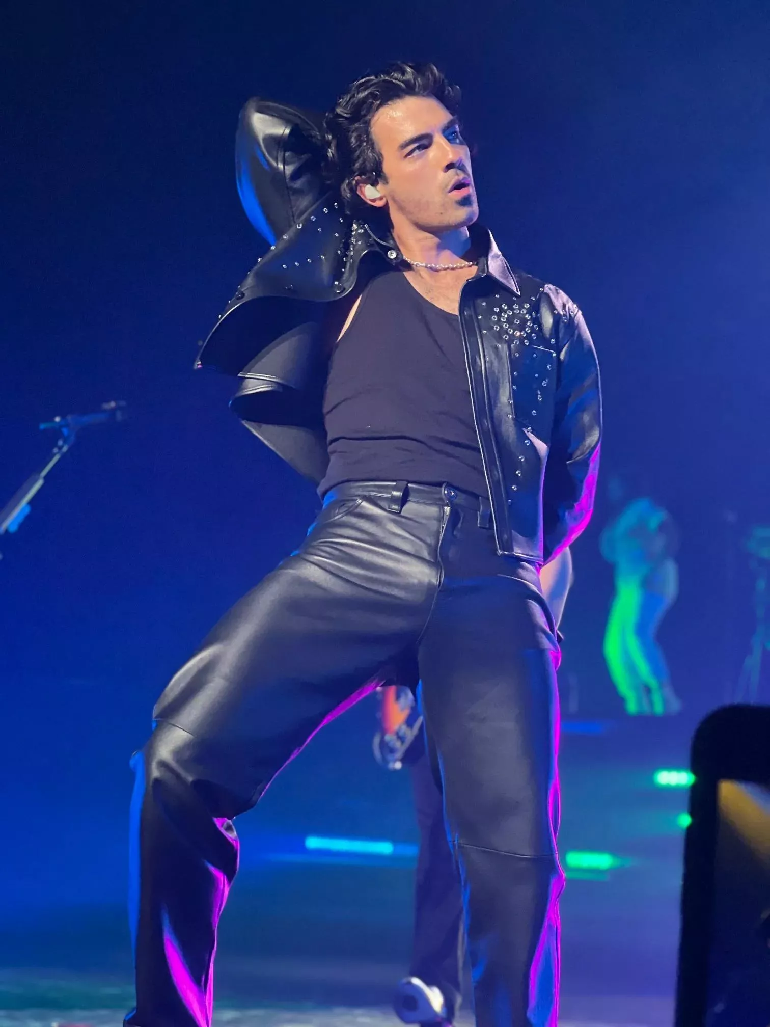 Who else would like to see Joe Jonas piss himself?