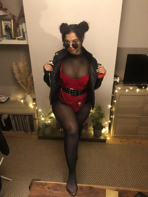 Who wants to worship me in Nylon?