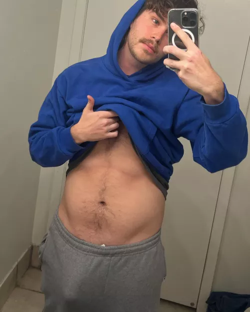 who’s trynna smooch?