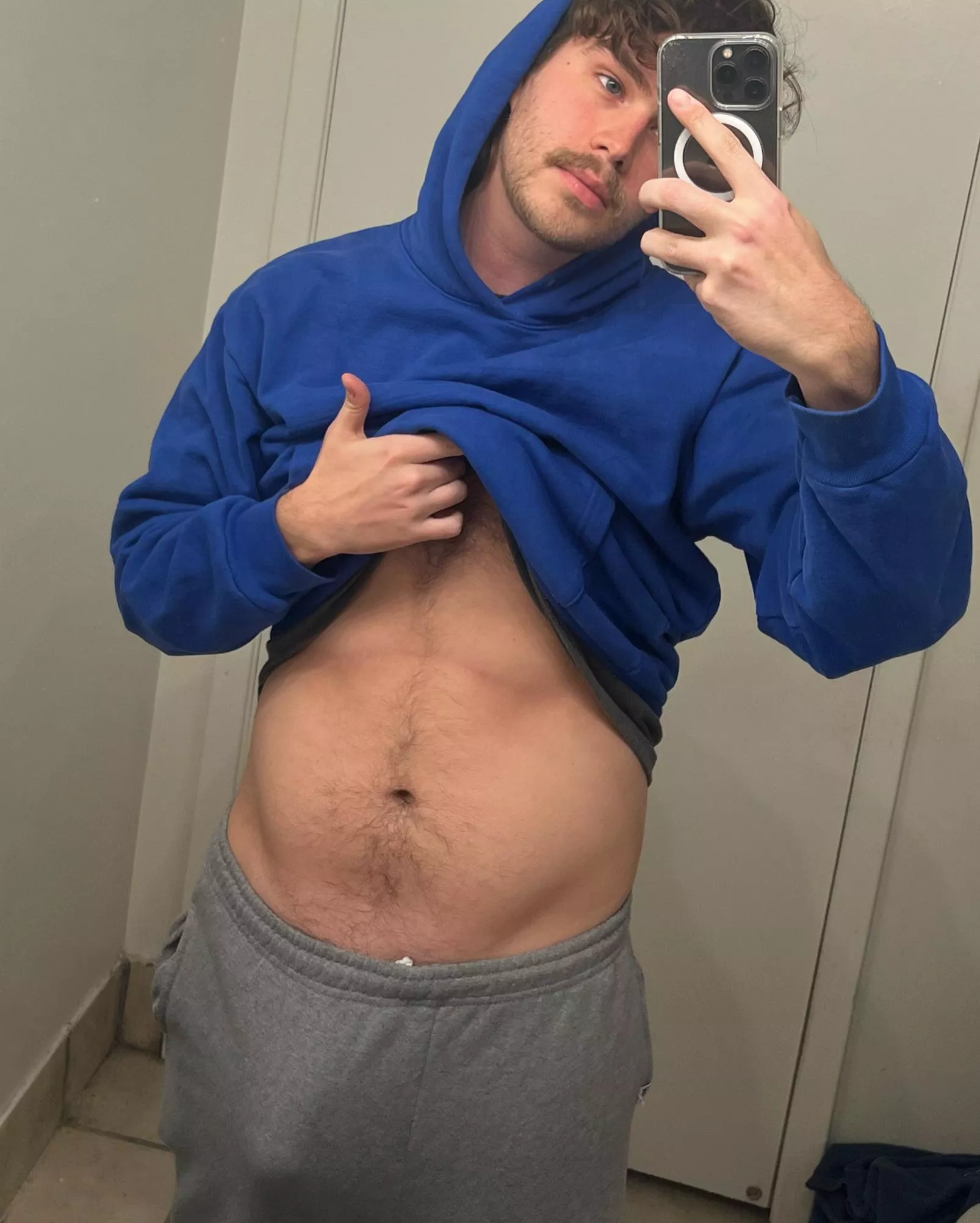 who’s trynna smooch?