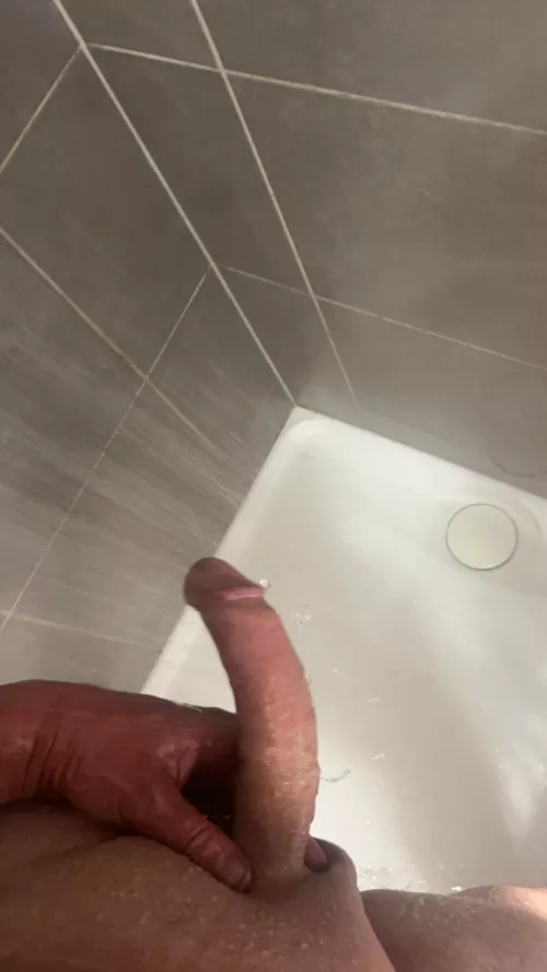 Whose sucking me tonight ?