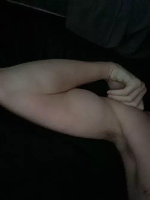 20 y/o frat boy, looking for some fun this morning :) @truchamp10 (+if bottom)