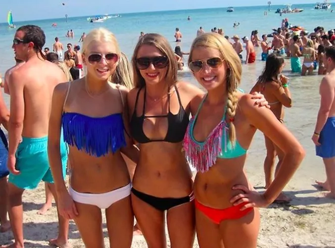 3 Beauties At The Beach