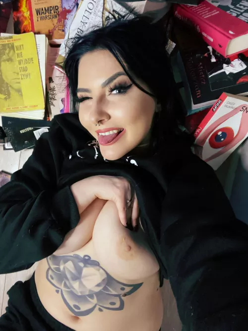 Always happy to show tiddies