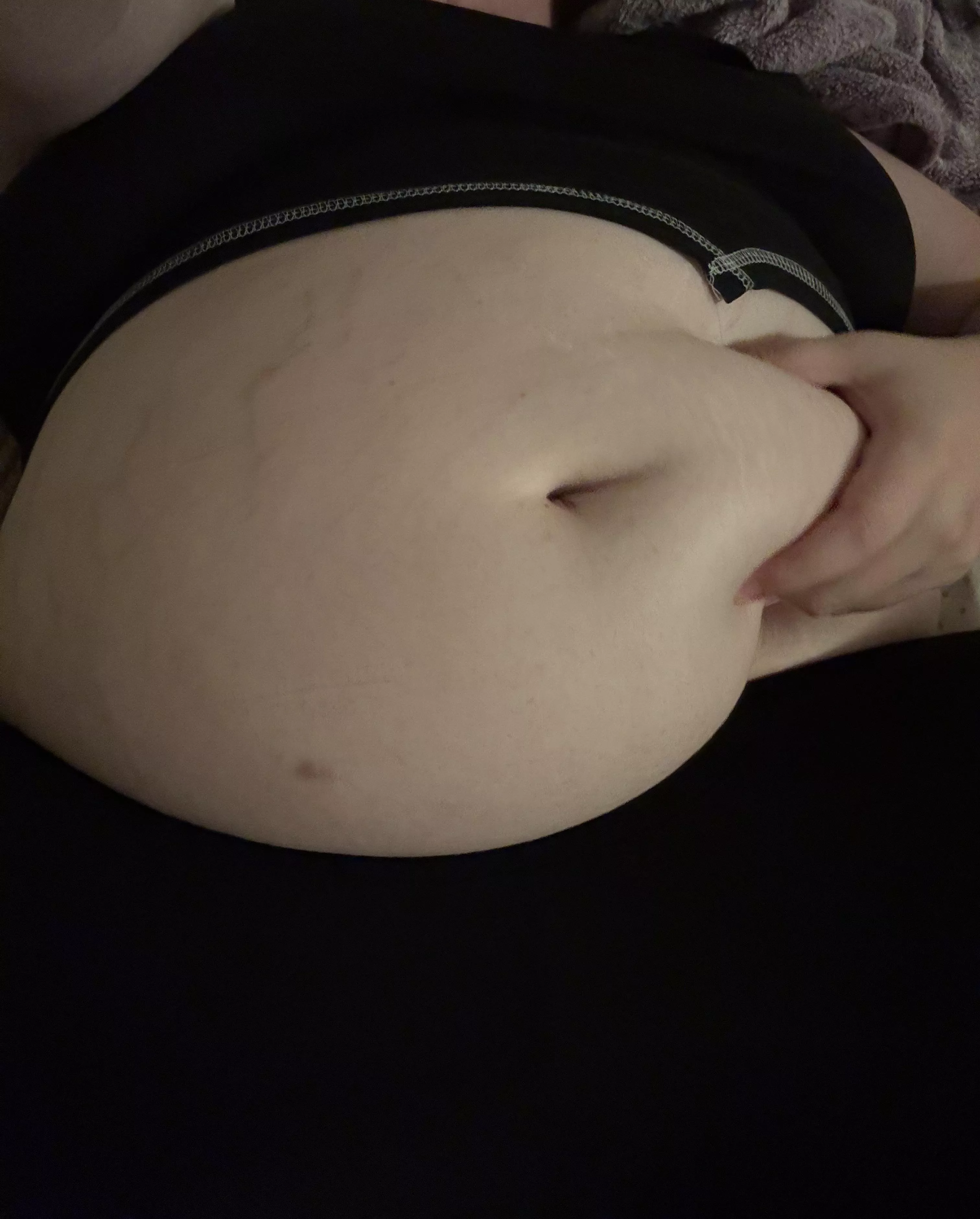 Belly won’t fit the frame anymore 😅😅😅