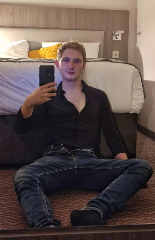 Crash with me in my hotel room?