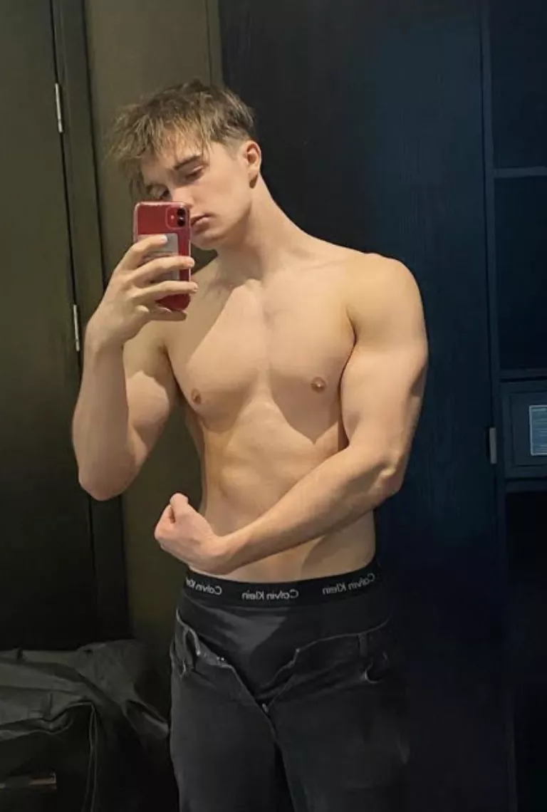 Do i really not look 18? Most guys say im 20 lol