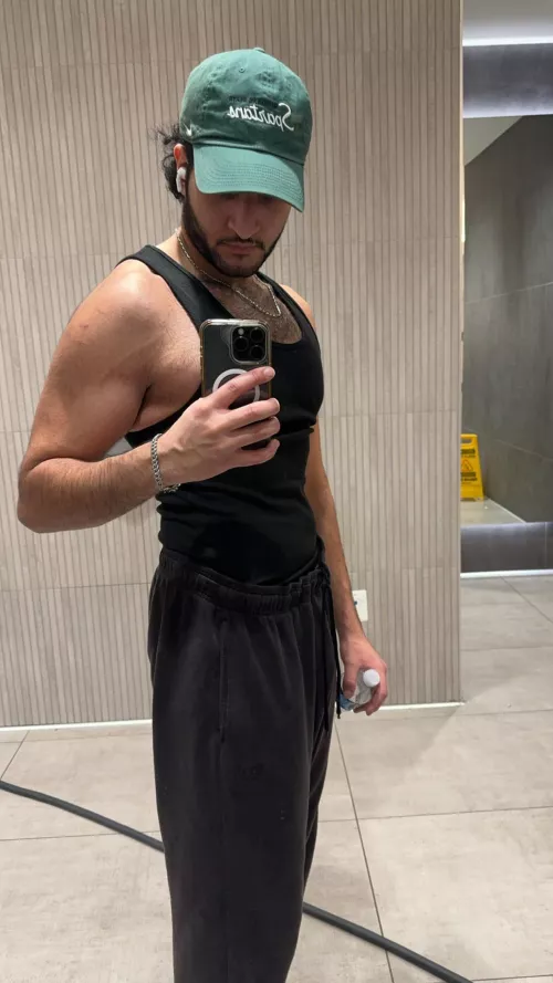 Do i rock the tank top well?