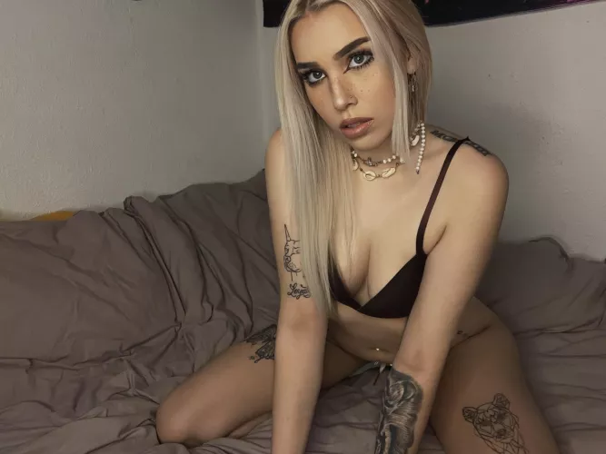 Do older guys like blonde girls like me?