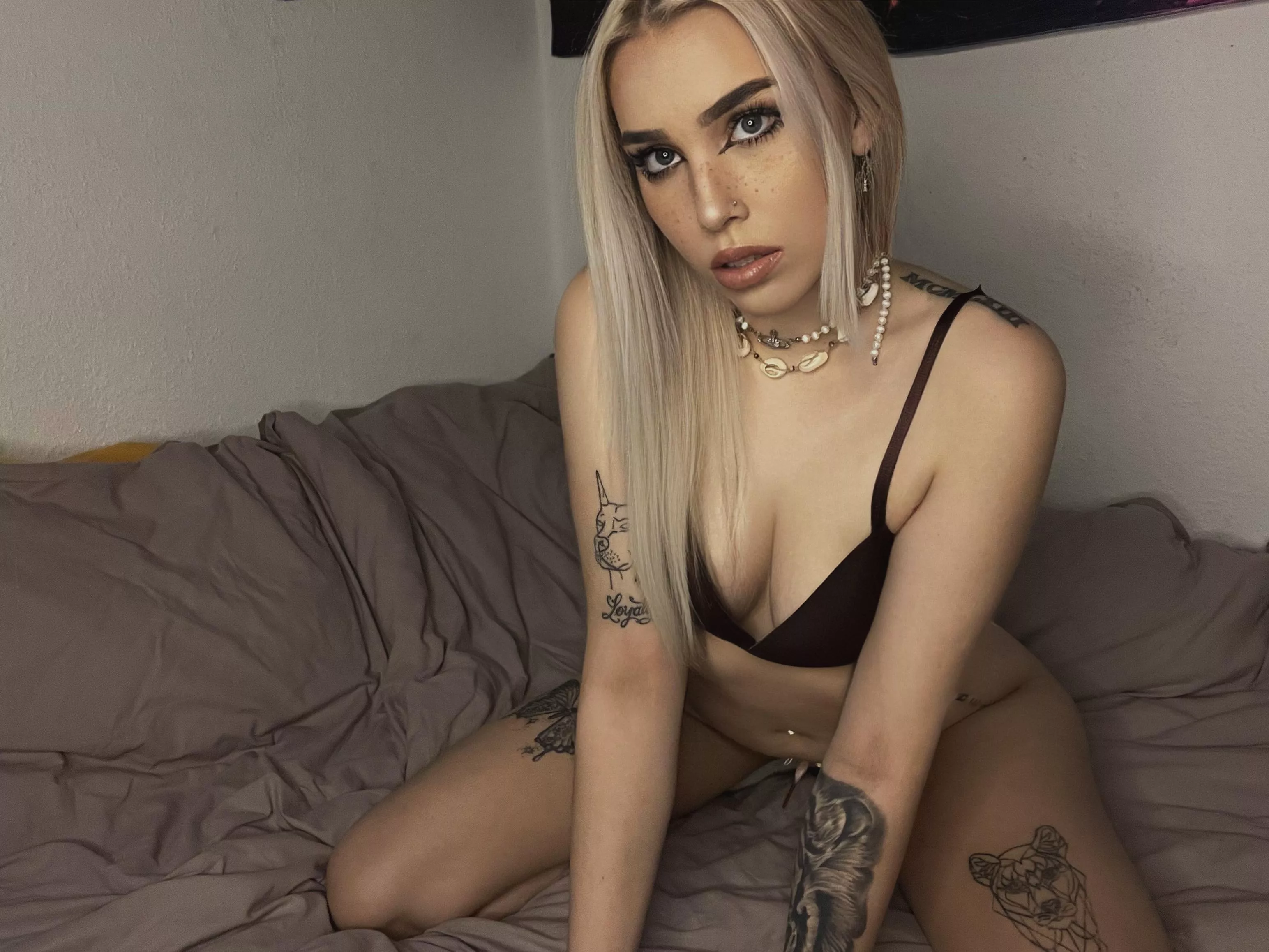 Do older guys like blonde girls like me?