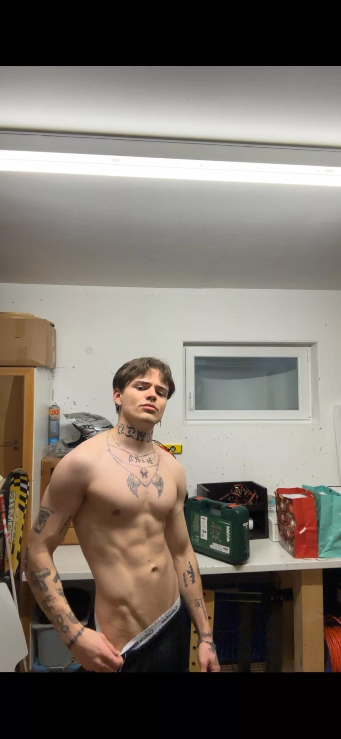 do you like my v-line ?😈