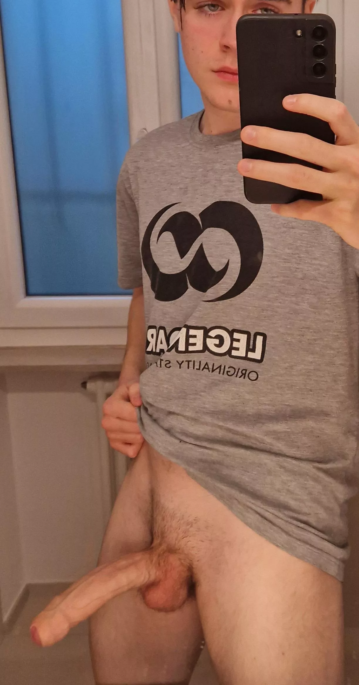 Do you like young hung guys? (18)