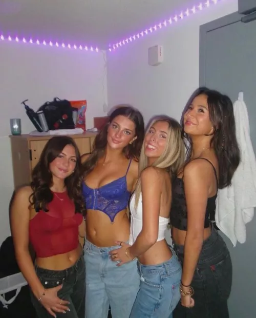 Dorm Girls [4]