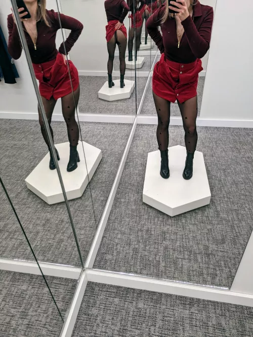 [F33] Fitting room snapshot 😊