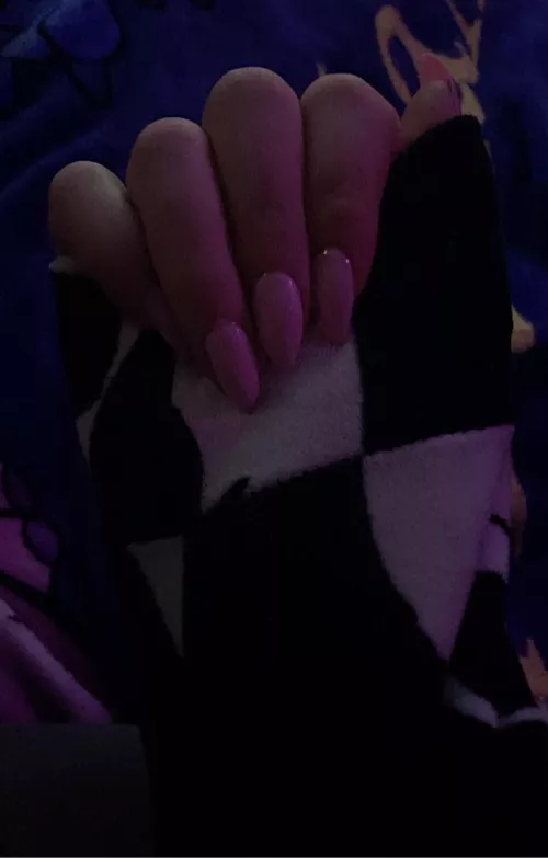 First time posting :3 I did my nails for the first time >_< sorry if they are bad 🥺❤️