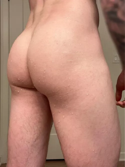 Fresh out the shower … dripping wet 💦