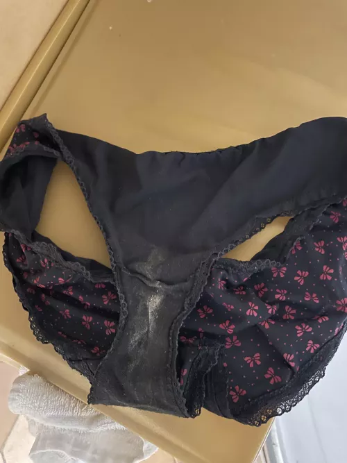 Friends dirty panties 🤤