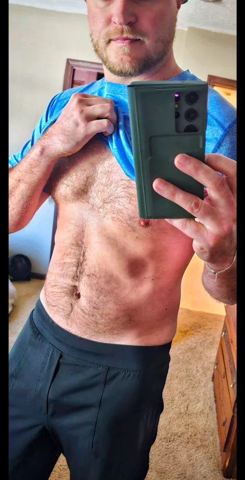 Got a lot more work to do, but my abs are finally starting to show again with current cut phase [M]