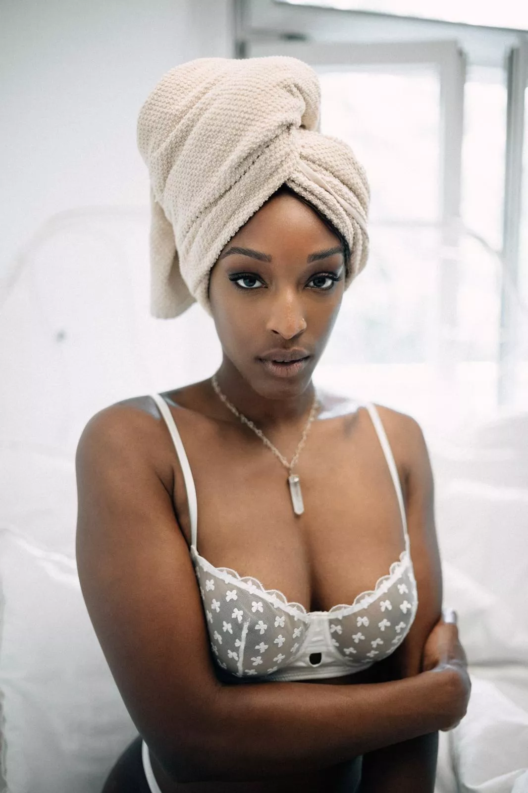 I feel like i look like nefretete in this one LMAO