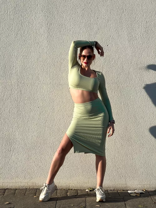 I love to wear this color