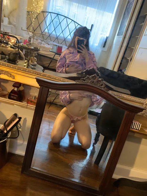 just want a gamerboy to sit on like this <3