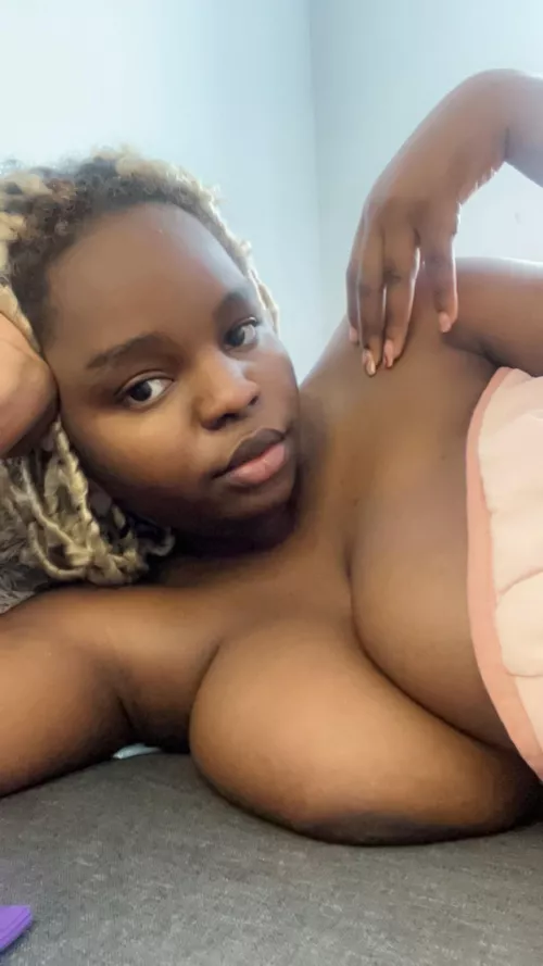 lil bit shy but need somebody to stay with in bed all day