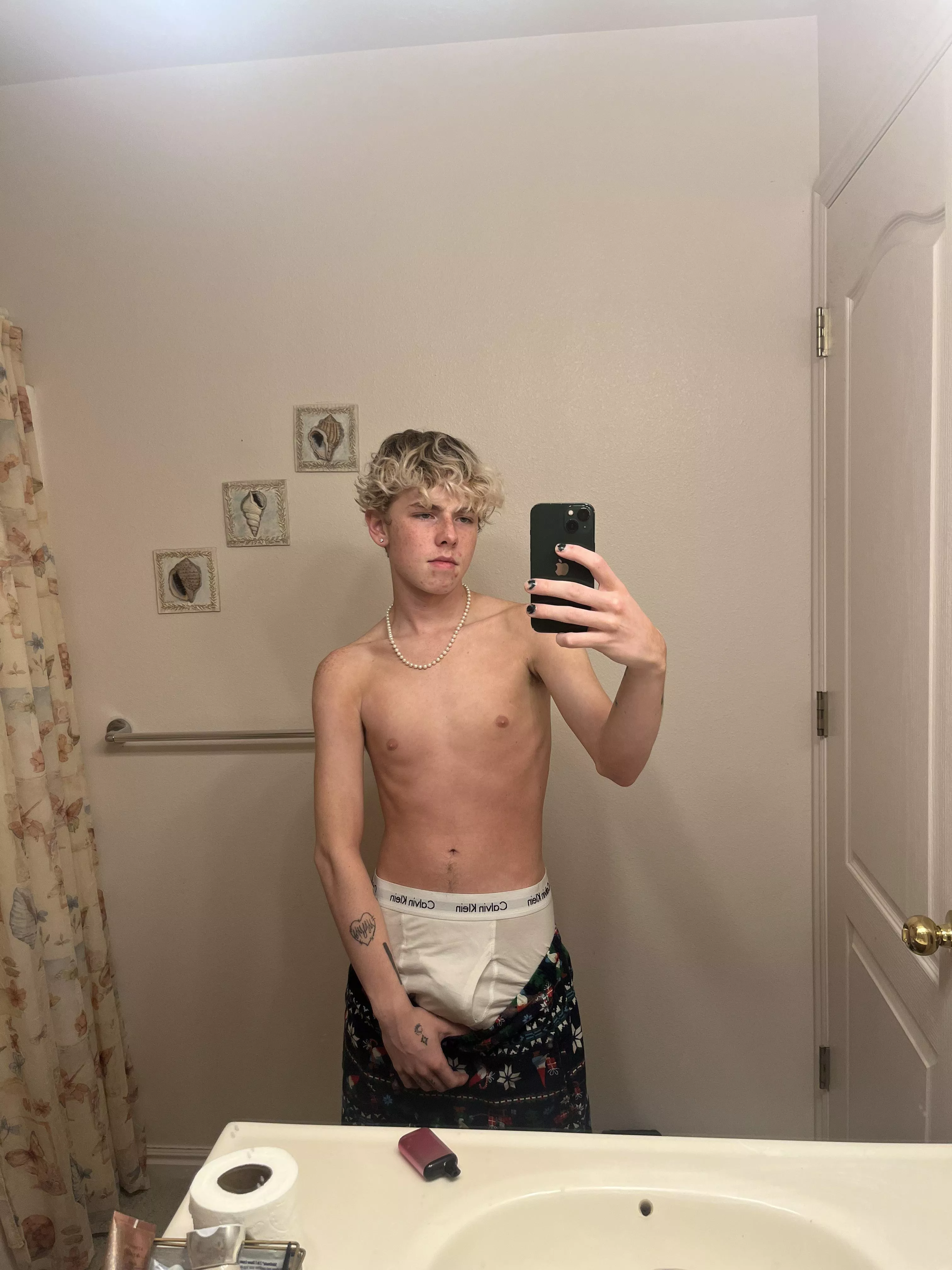 New to reddit show me sum luv