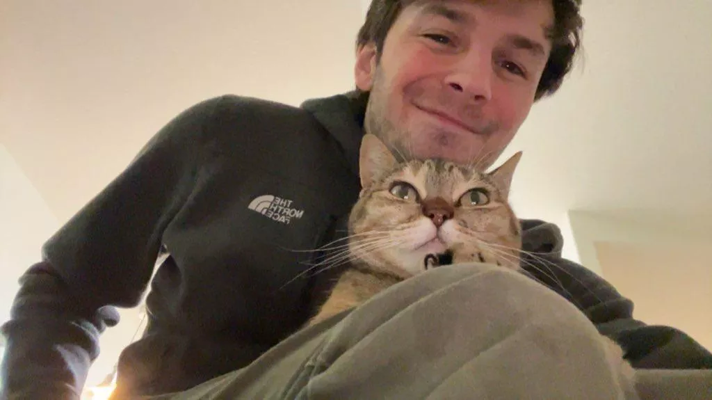 Say hello to my little friend, do you like animals ?